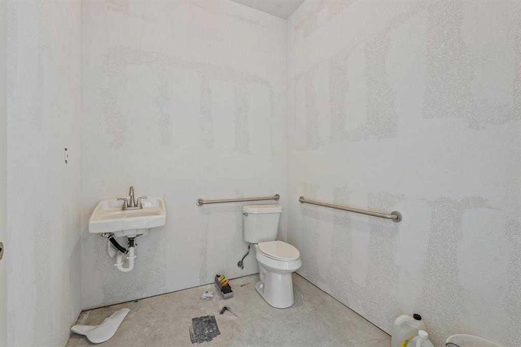 108 N Jim Wright Freeway 102 Property Photo 15