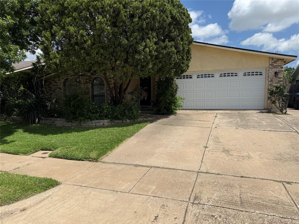 4121 Longstraw Drive Property Photo 1