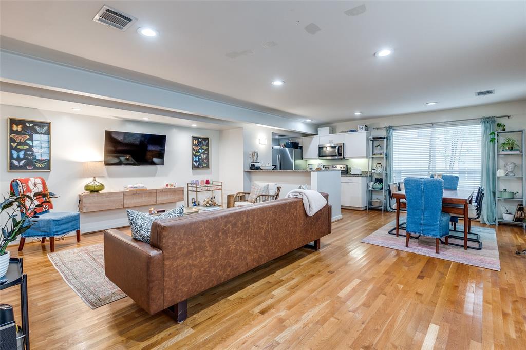 4122 Travis Street