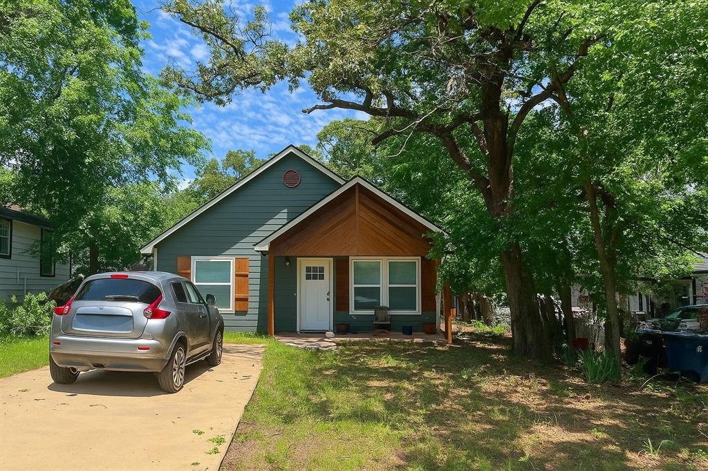 607 E Day Street Property Photo 1
