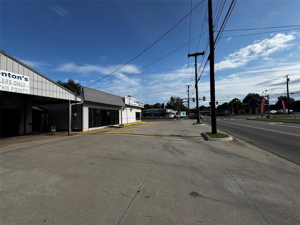 1626 Lamar Avenue Property Photo 7
