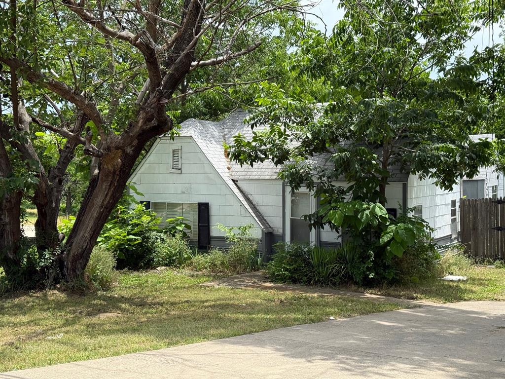 601 S Clark Street Property Photo 1