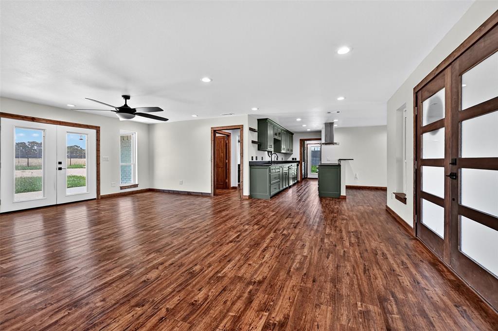 616 E Bells Boulevard Property Photo 1