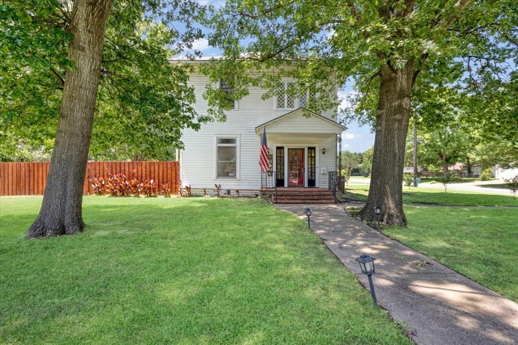 1302 S Crockett Property Photo 1