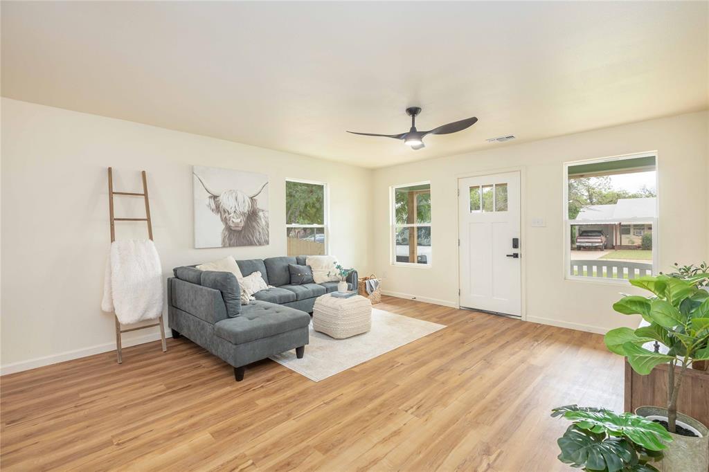 1534 Burger Street Property Photo 5