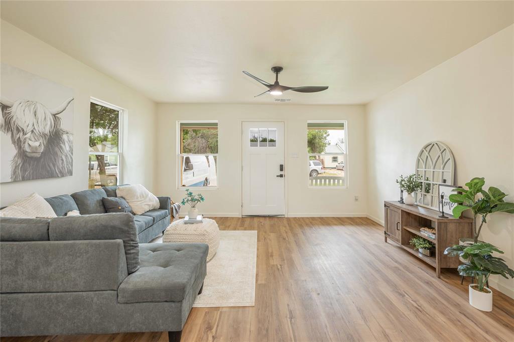 1534 Burger Street Property Photo 7