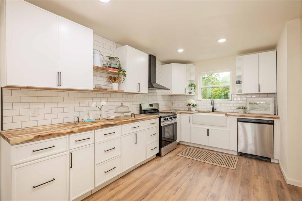 1534 Burger Street Property Photo 13
