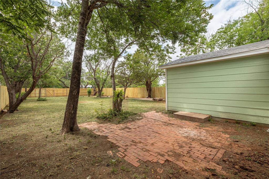 1534 Burger Street Property Photo 27