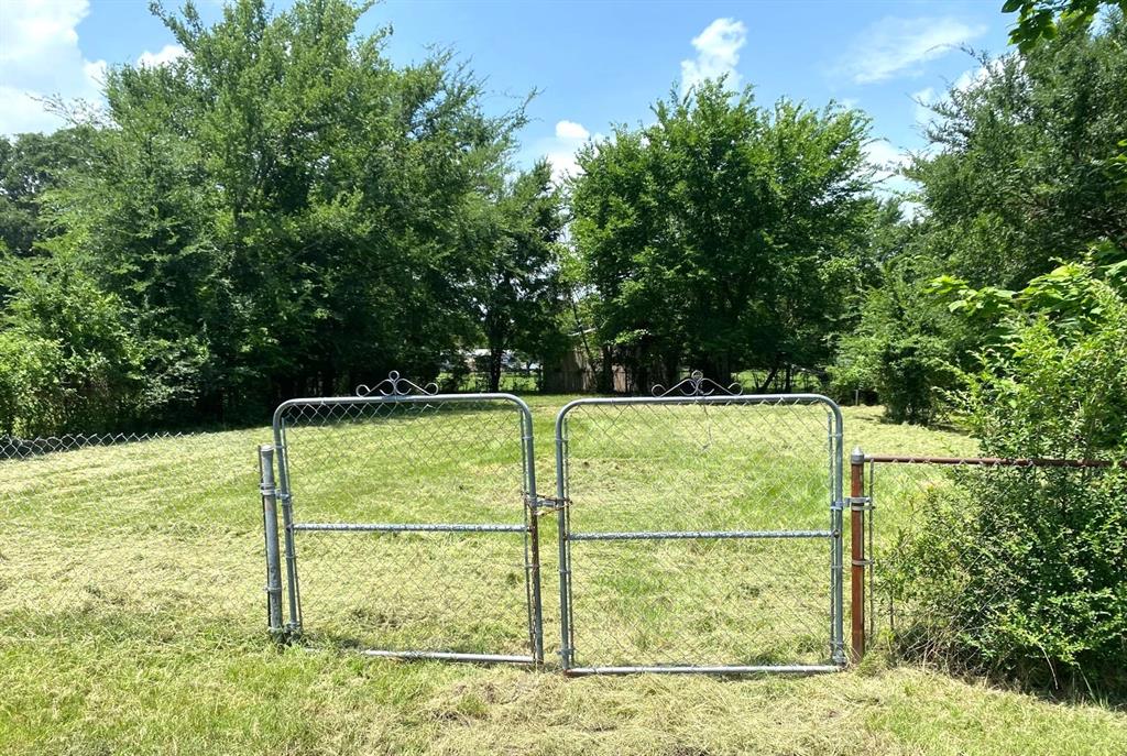 909 Redoak Drive Property Photo 1