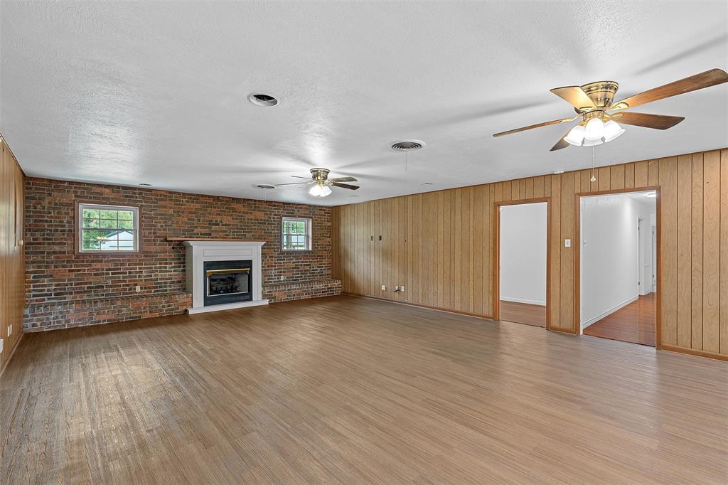 117 Oak Forest Drive Property Photo 3
