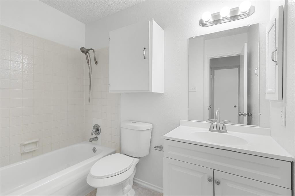 2610 Custer Parkway D Property Photo 3