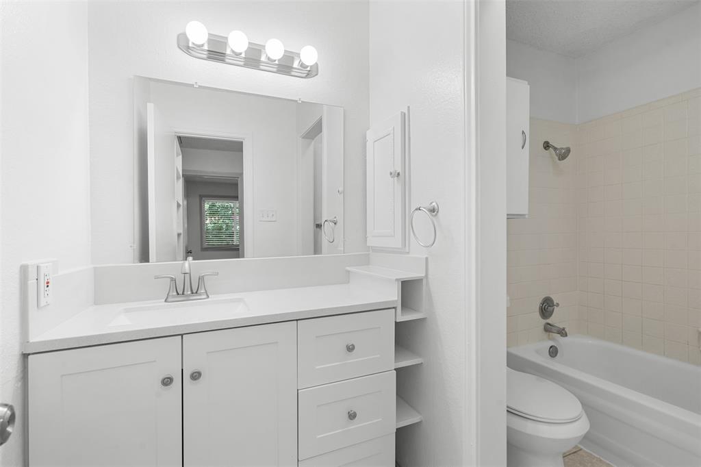2610 Custer Parkway D Property Photo 6