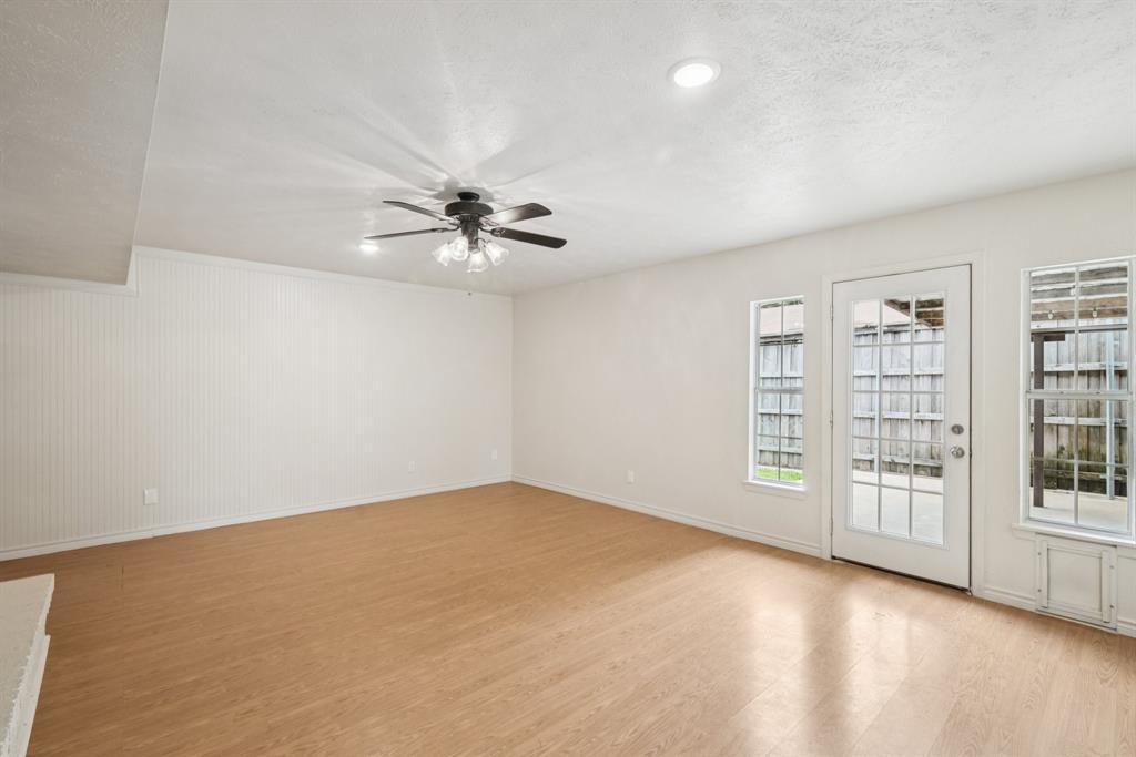 2622 Riviera Drive Property Photo 7