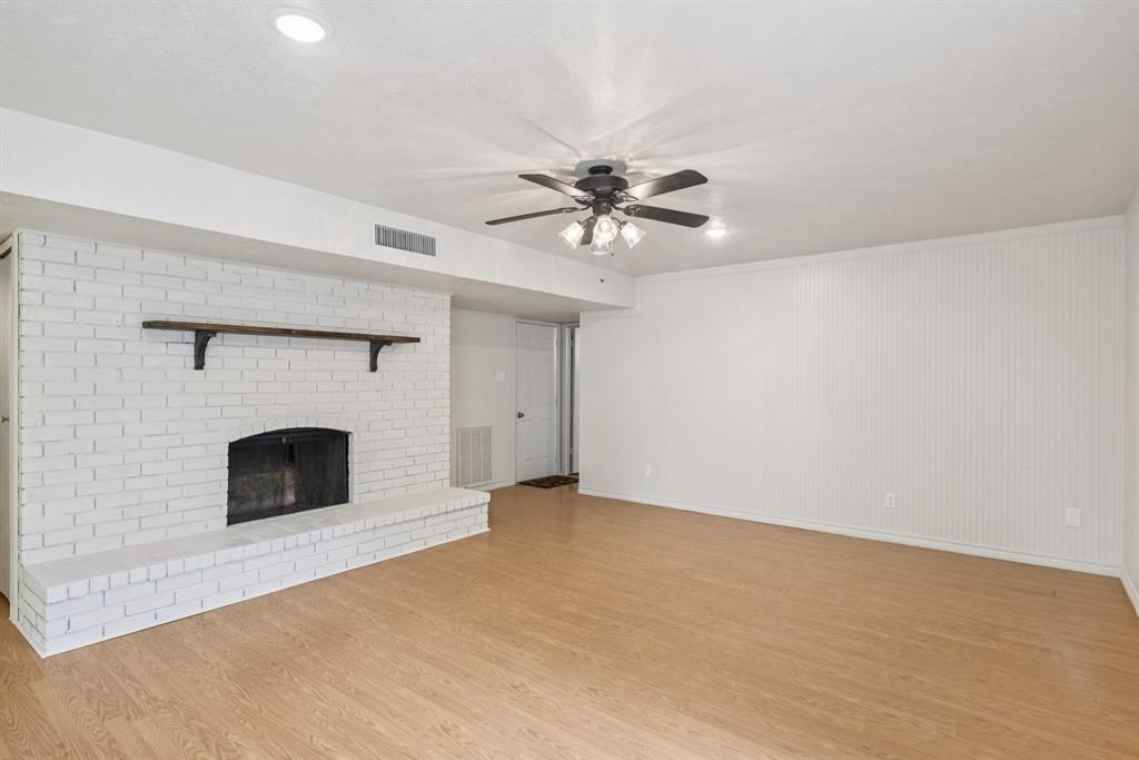 2622 Riviera Drive Property Photo 8