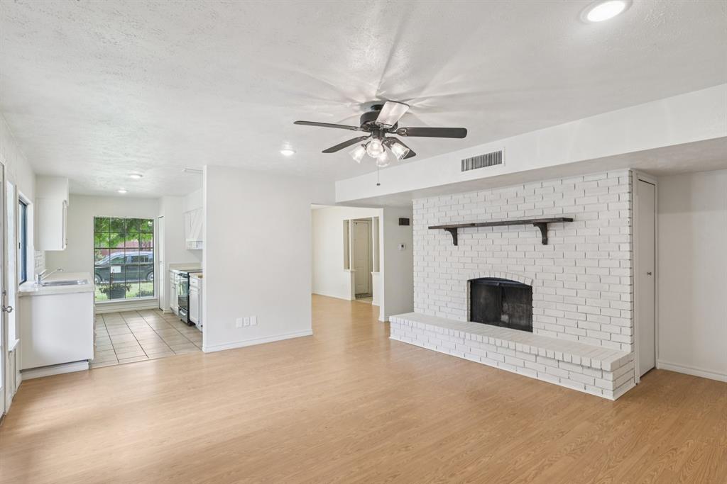 2622 Riviera Drive Property Photo 9