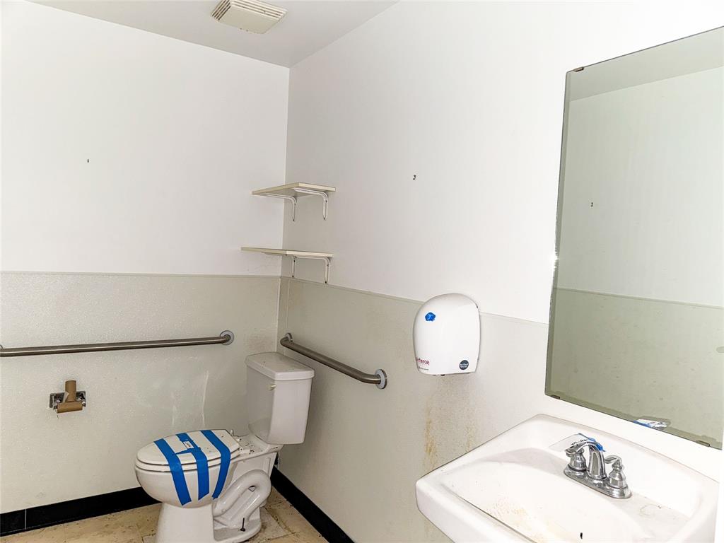 1106 Conrad Hilton Boulevard Property Photo 21