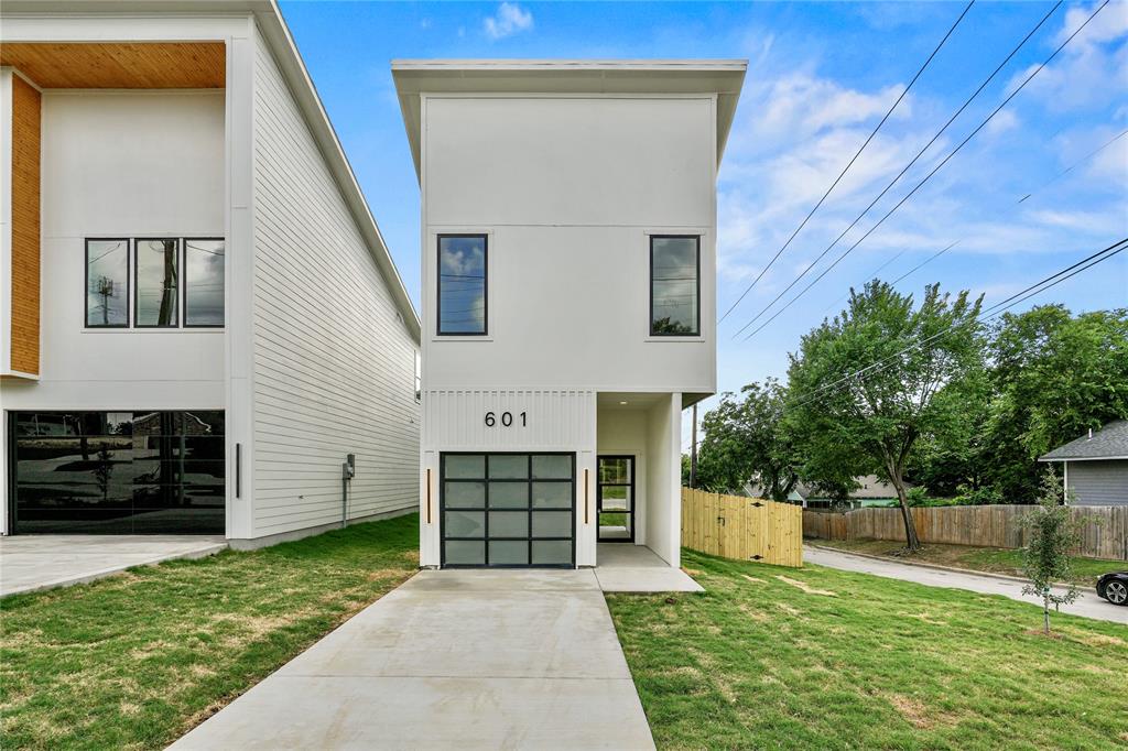 601 S Moore Street Property Photo 1
