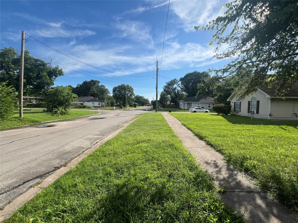 1302 E 6th Avenue Property Photo 1