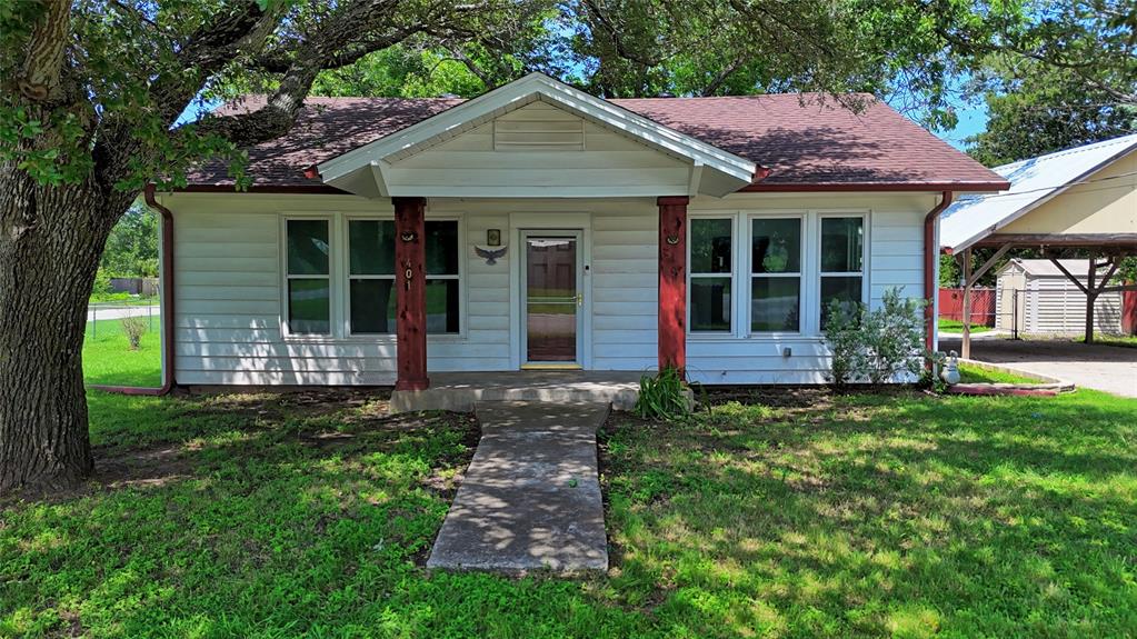 401 Young Street Property Photo 1