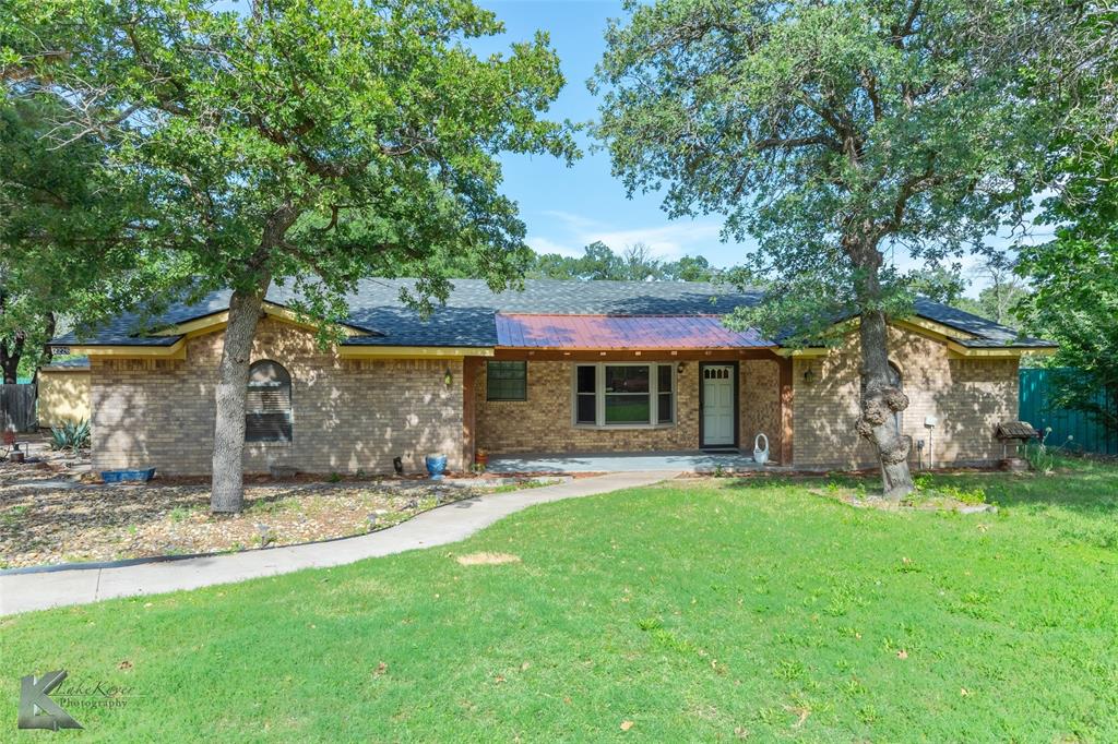 2226 Castle Drive Property Photo 1