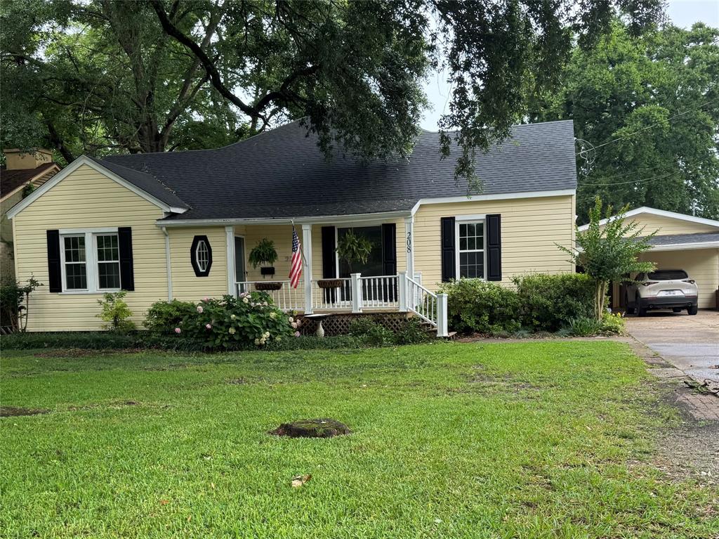 208 Albert Avenue Property Photo 1