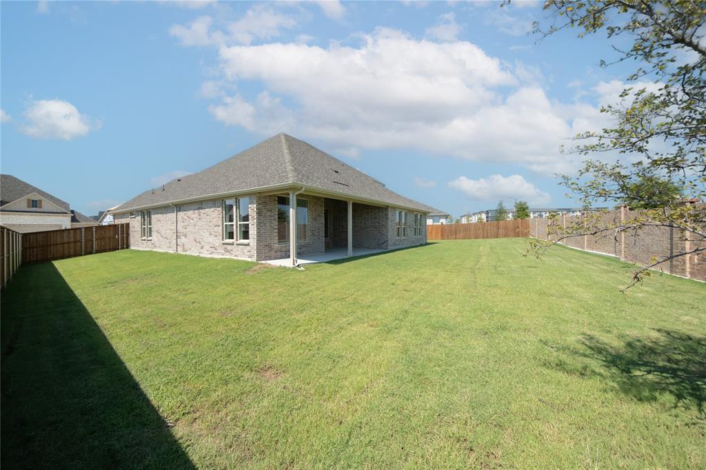 2837 Spring Valley Way Property Photo 2