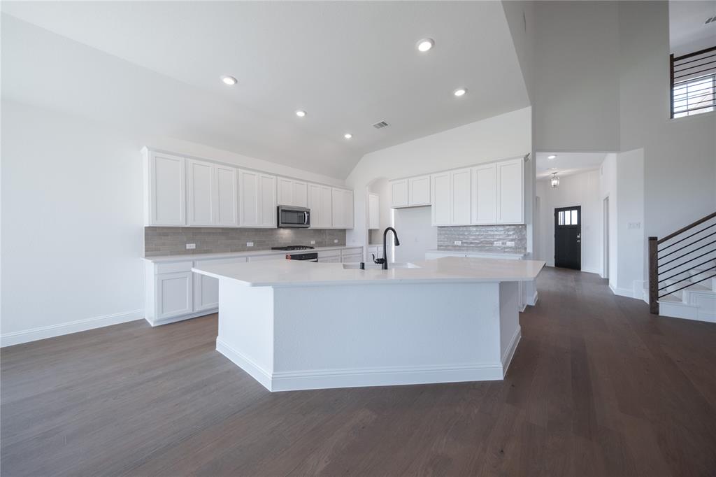 2837 Spring Valley Way Property Photo 3