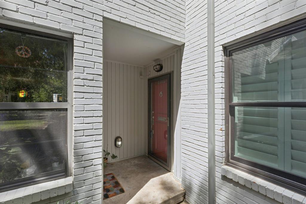 4949 N Hall Street Property Photo 1