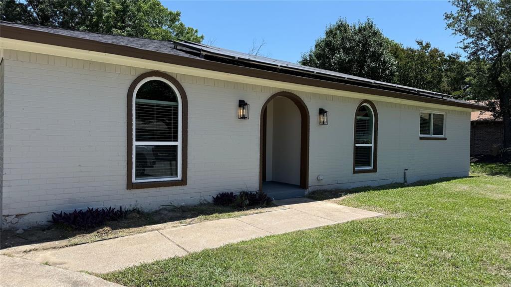 201 Fleetwood Court Property Photo 1