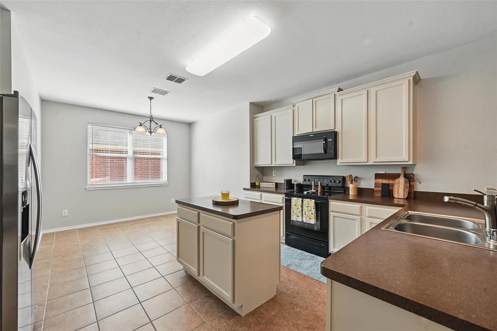 9122 Lockhart Drive Property Photo 3