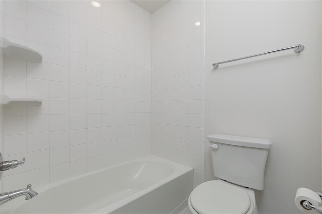 3811 Pine Leaf Lane Property Photo 26