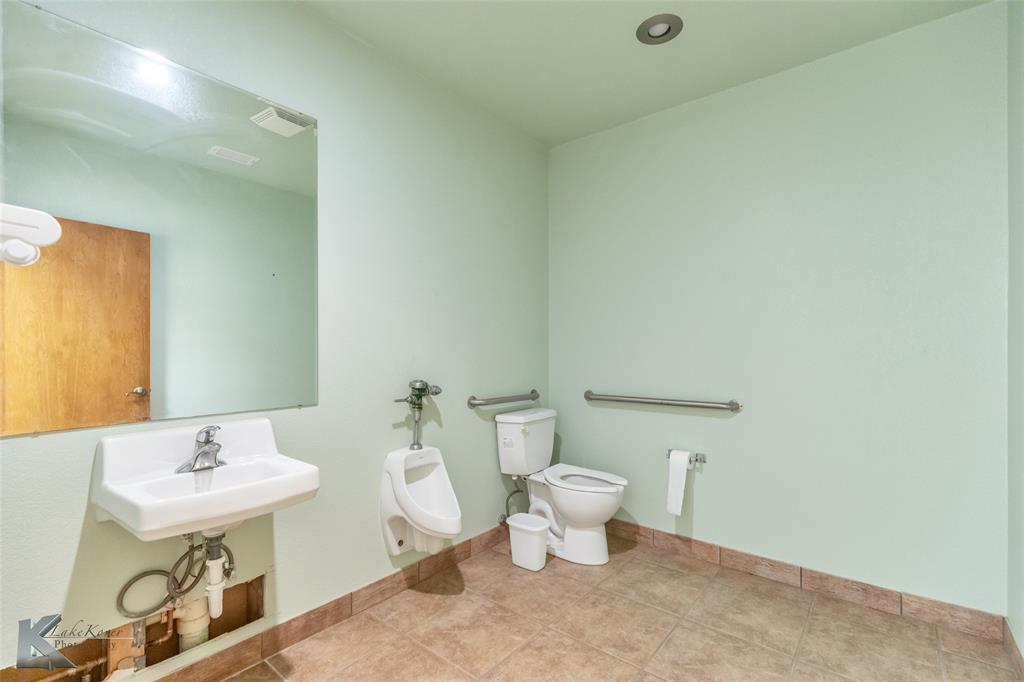 124 Commercial Avenue Property Photo 7