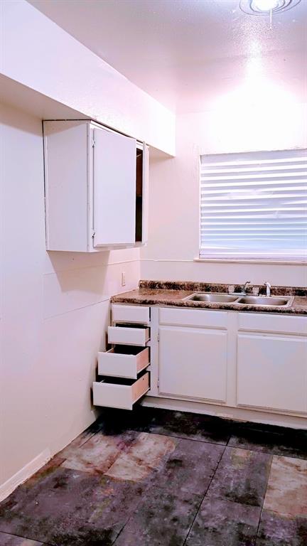 1214 Adelaide Drive Property Photo 2