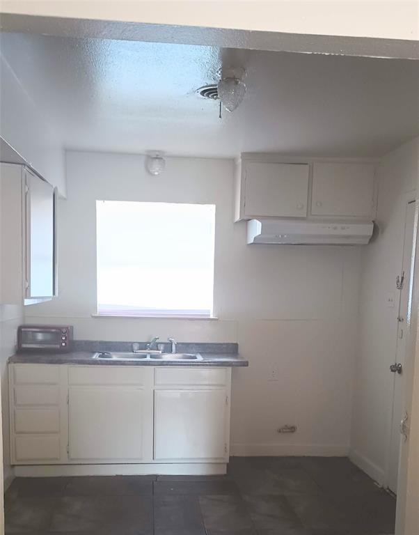 1214 Adelaide Drive Property Photo 7