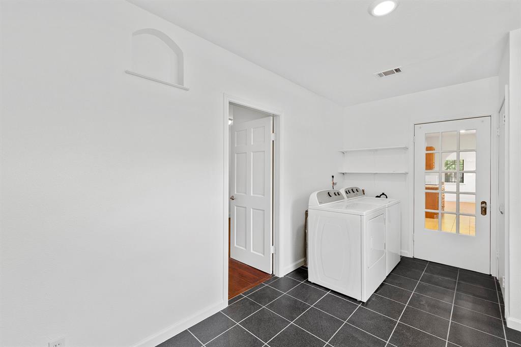 924 S Clinton Avenue Property Photo 27