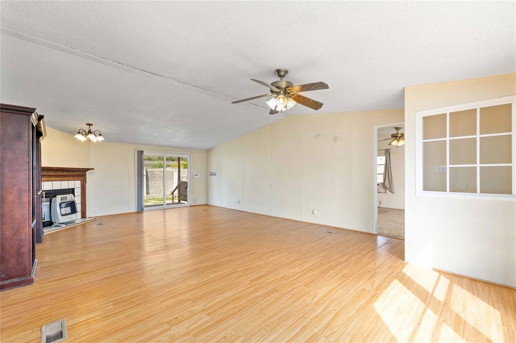 1502 Avenue B Property Photo 4