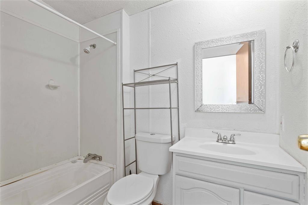 1502 Avenue B Property Photo 12