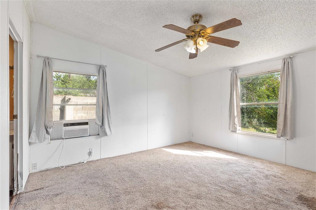 1502 Avenue B Property Photo 13