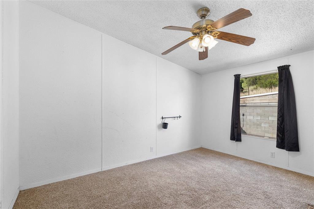1502 Avenue B Property Photo 15