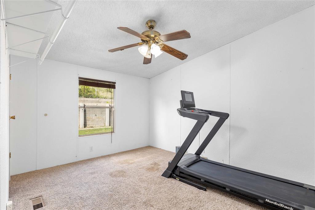 1502 Avenue B Property Photo 16