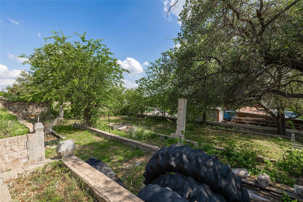 1502 Avenue B Property Photo 30