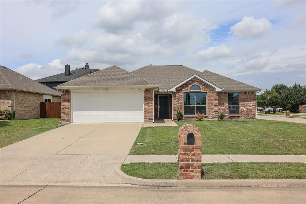 2101 Oakridge Drive Property Photo 1