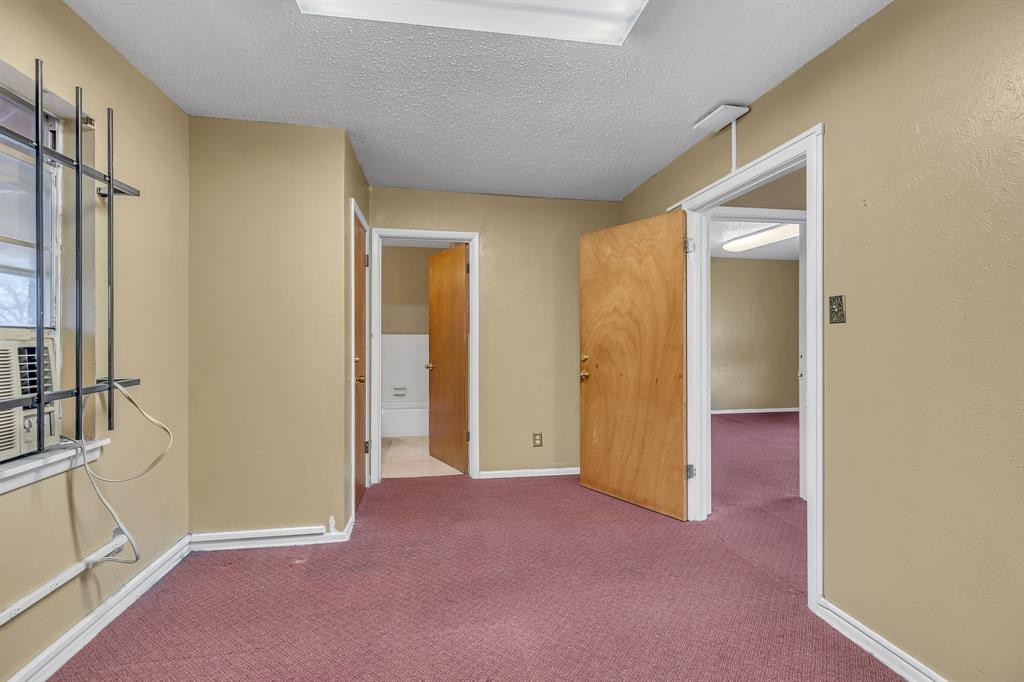 1700 Evans Avenue Property Photo 6