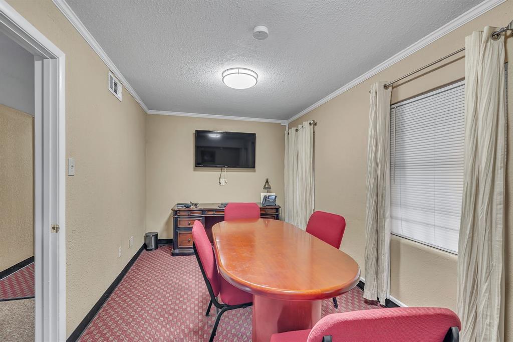 1700 Evans Avenue Property Photo 8