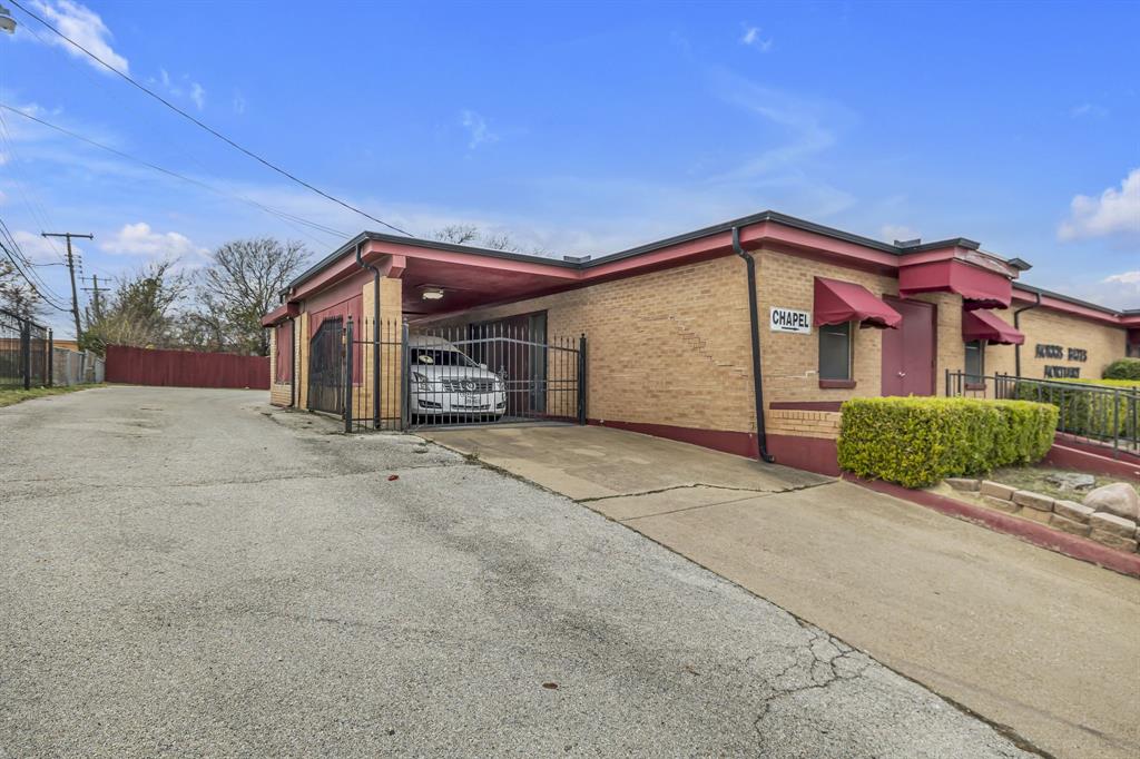 1700 Evans Avenue Property Photo 10