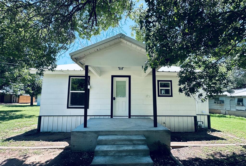 103 S Cotton Belt Property Photo 1