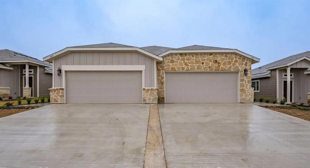 656-660 Wheatfield Drive Property Photo 1