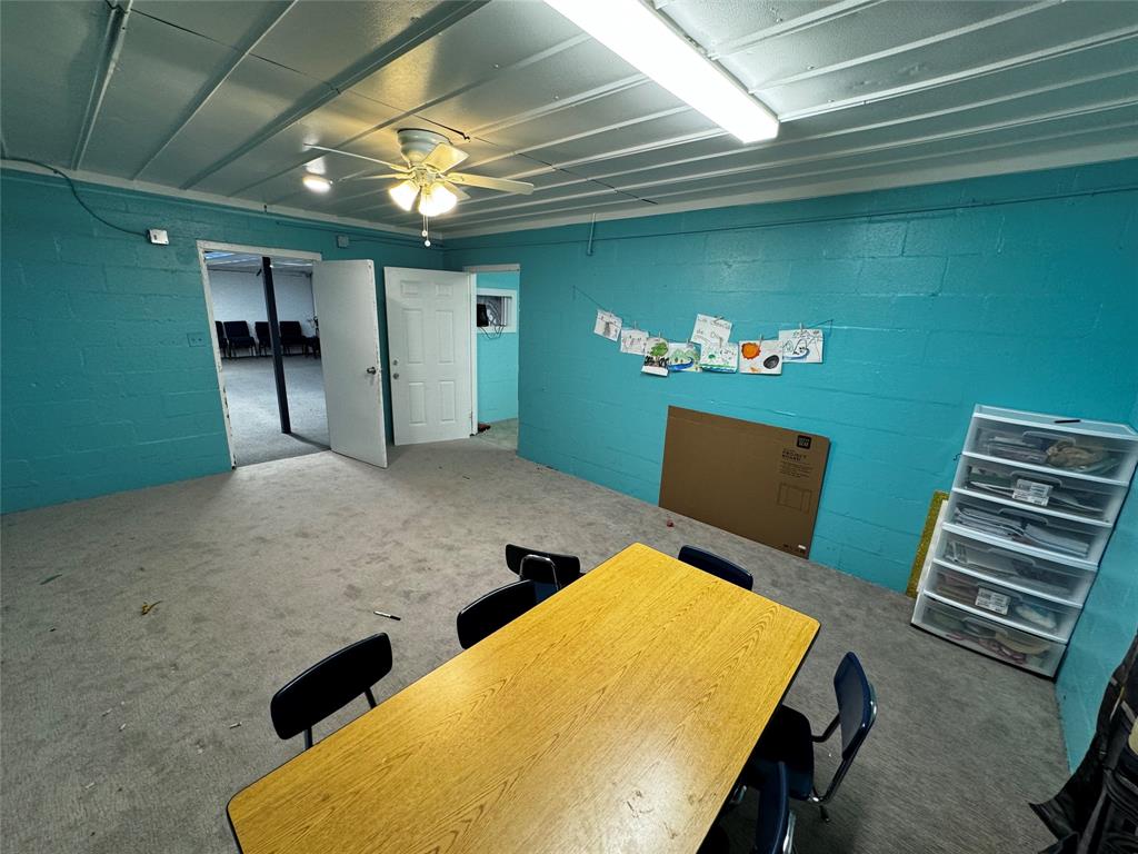 1321 E Berry St Street Property Photo 3