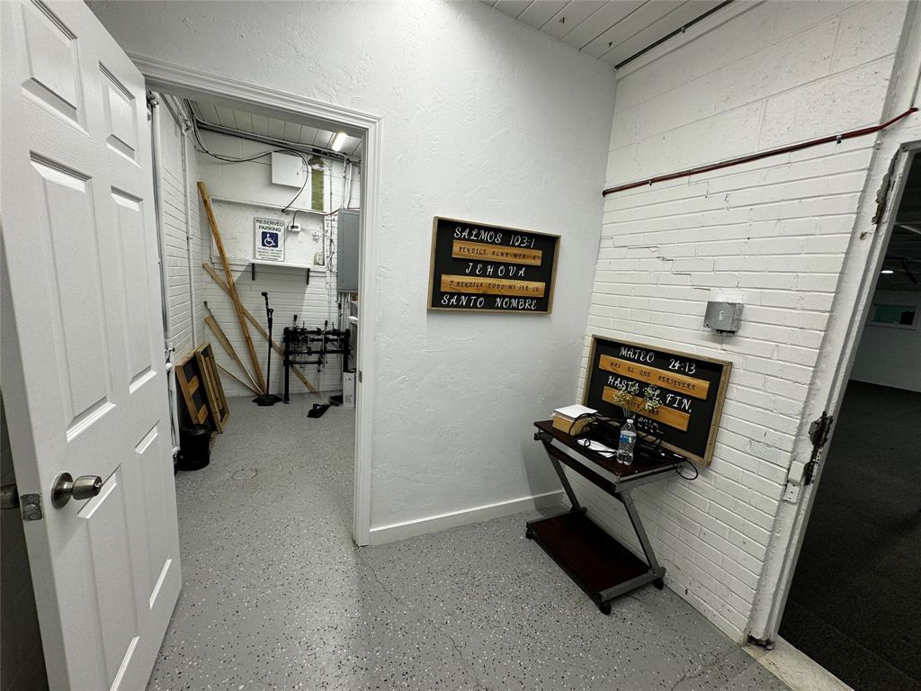 1321 E Berry St Street Property Photo 12