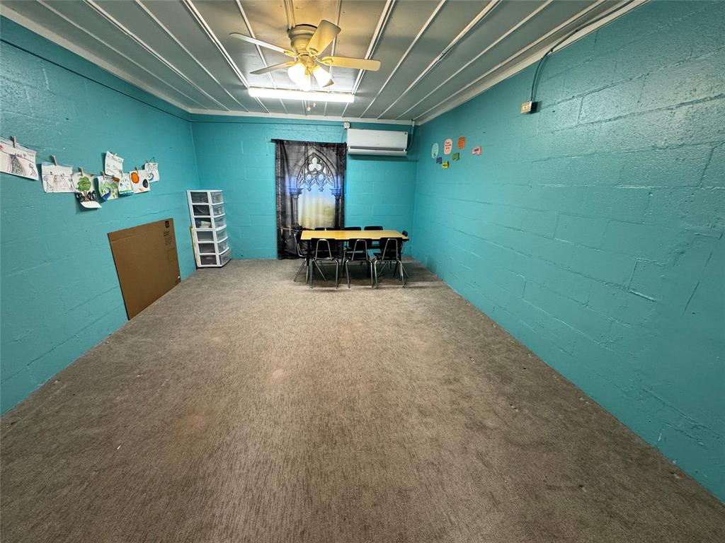 1321 E Berry St Street Property Photo 15